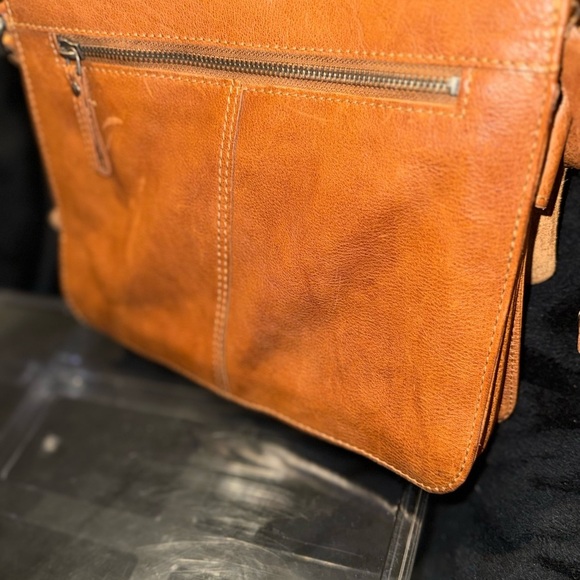 Tan Messenger Bag with Sleek Design and Versatility - Picture 5 of 16